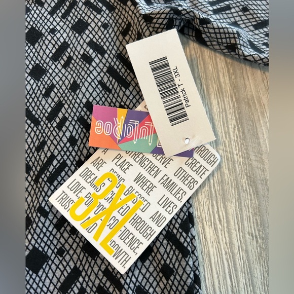 LuLaRoe Unisex Patrick T Shirt Simply Comfortable Gray & Black NWT New Size 3XL. - Picture 5 of 8